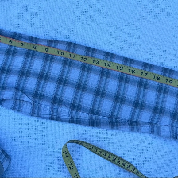 Columbia long sleeve shirt and Roll tab sleeve with hoodie - Picture 5 of 10